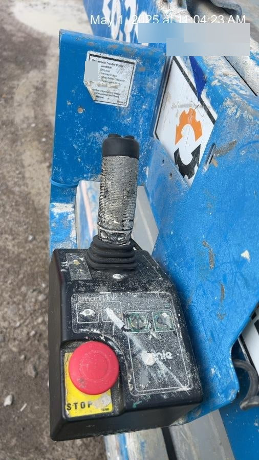 2019 Genie GS-2632 Folding rails with half height swing gate