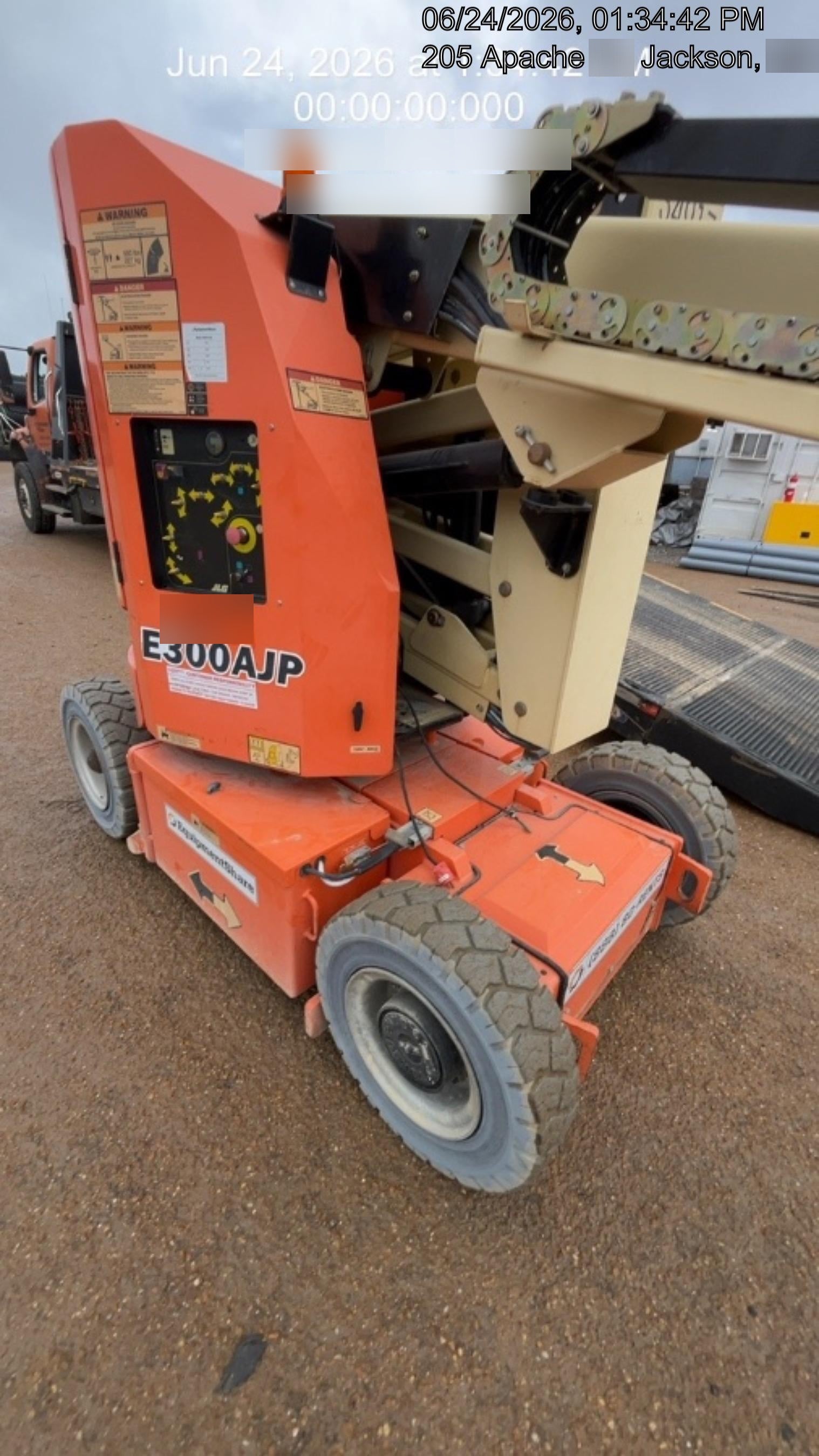 2019 JLG E300AJP