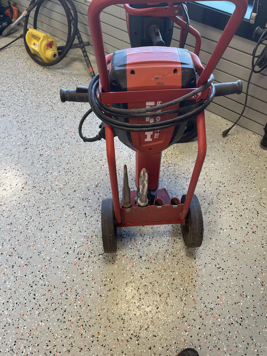 2020 HILTI TE 3000-AVR