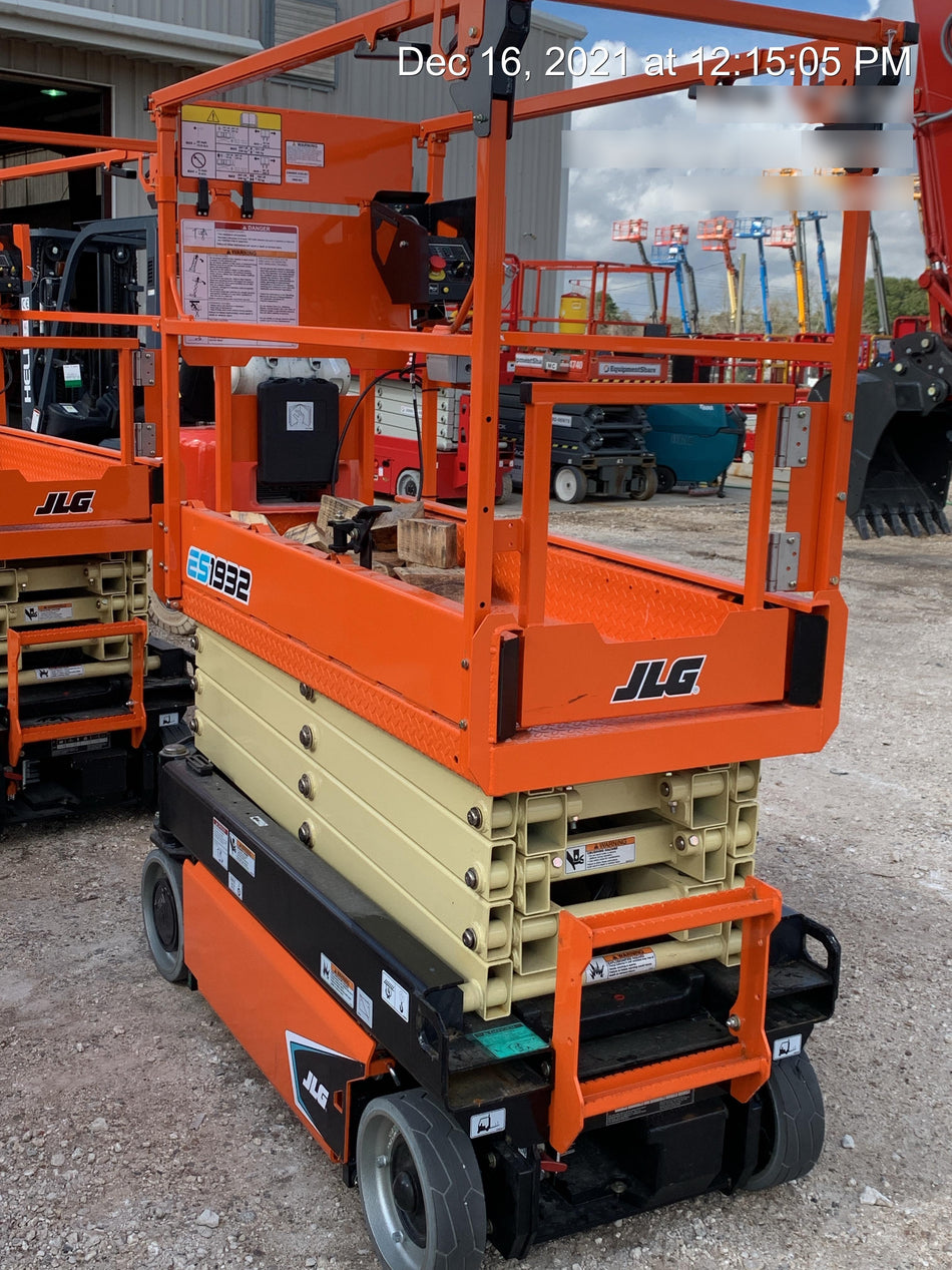 2021 JLG ES1932