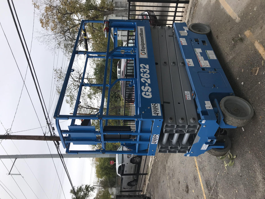 2019 Genie GS-2632 Folding rails with half height swing gate