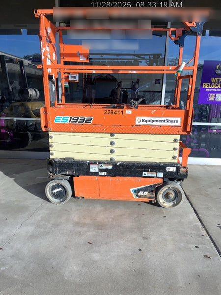 2022 JLG ES1932