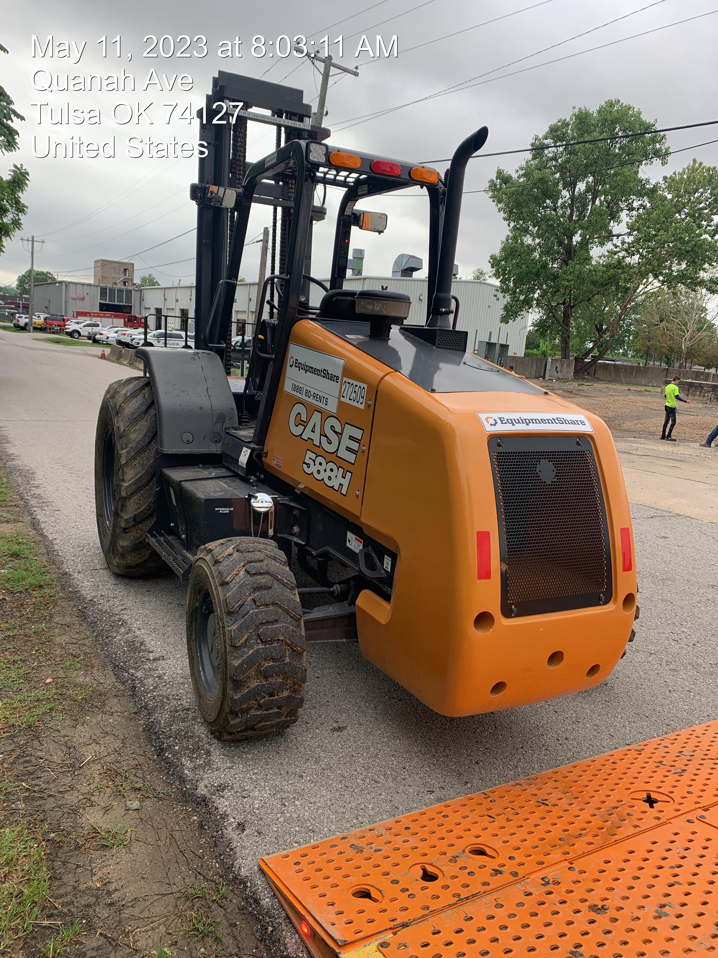2023 CASE 588H