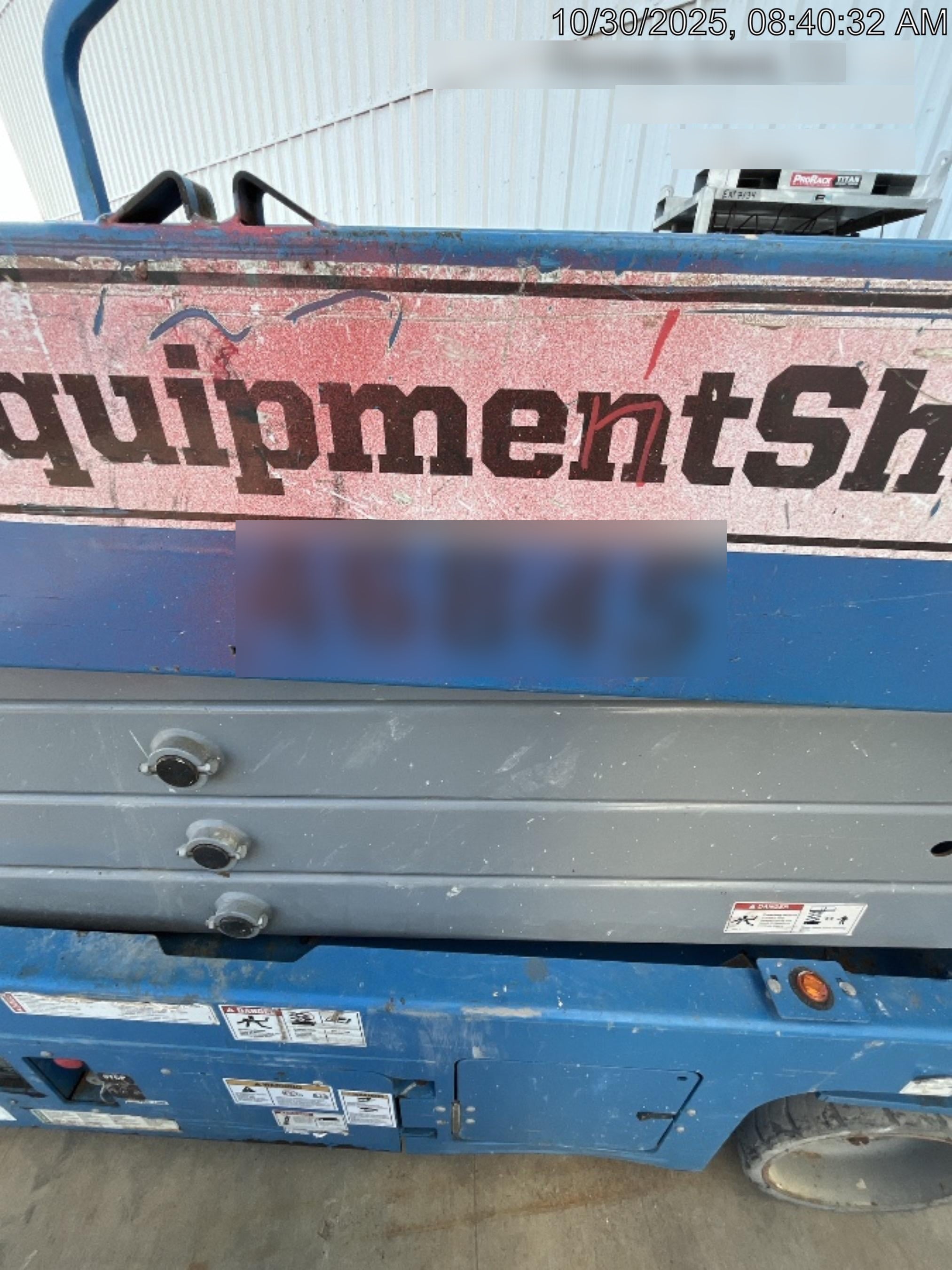 2019 Genie GS-2632 Folding rails with half height swing gate