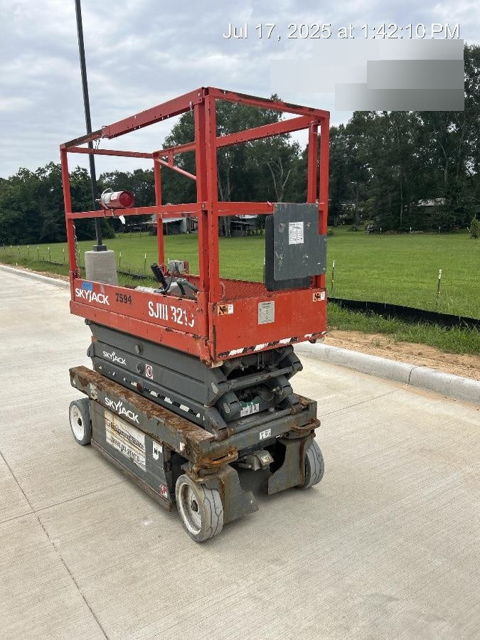 2018 Skyjack SJIII-3219 Skyjack SJIII3219 Scissor Lift w/Trojan Batteries