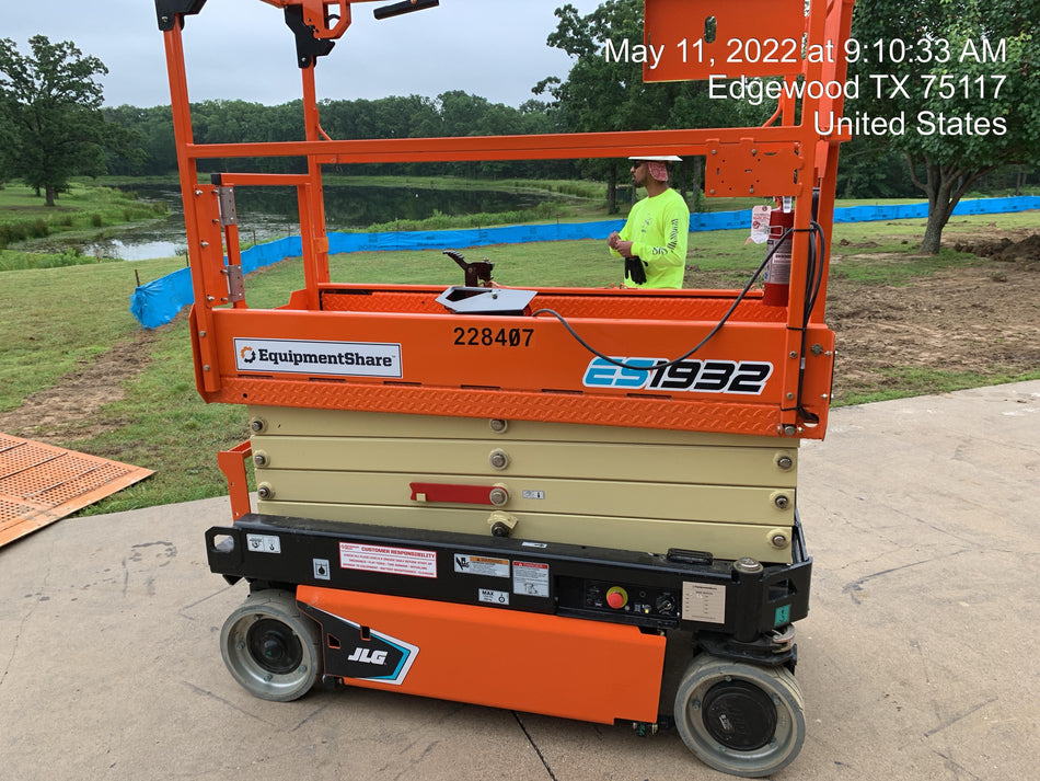 2022 JLG ES1932