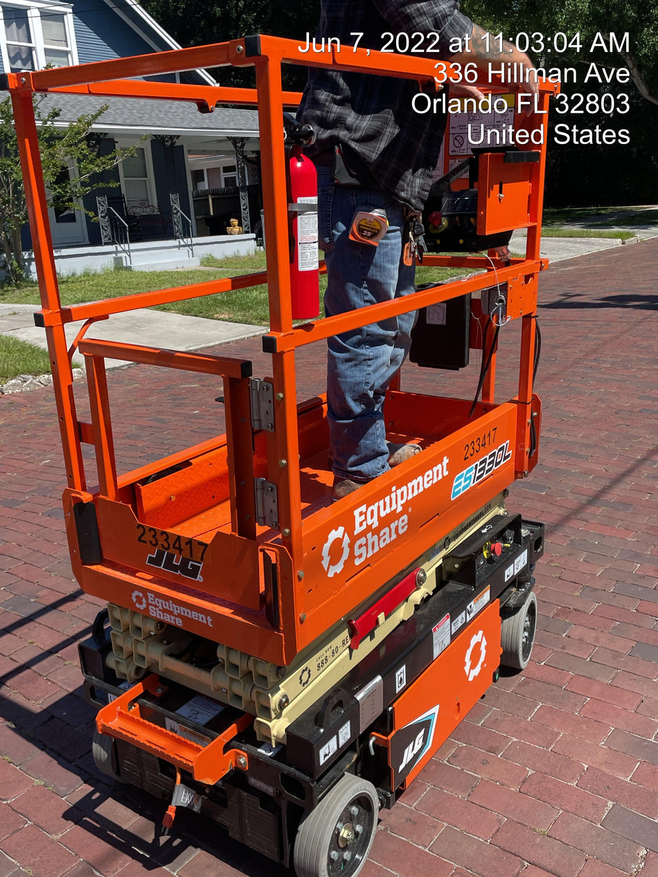 2022 JLG ES1330L