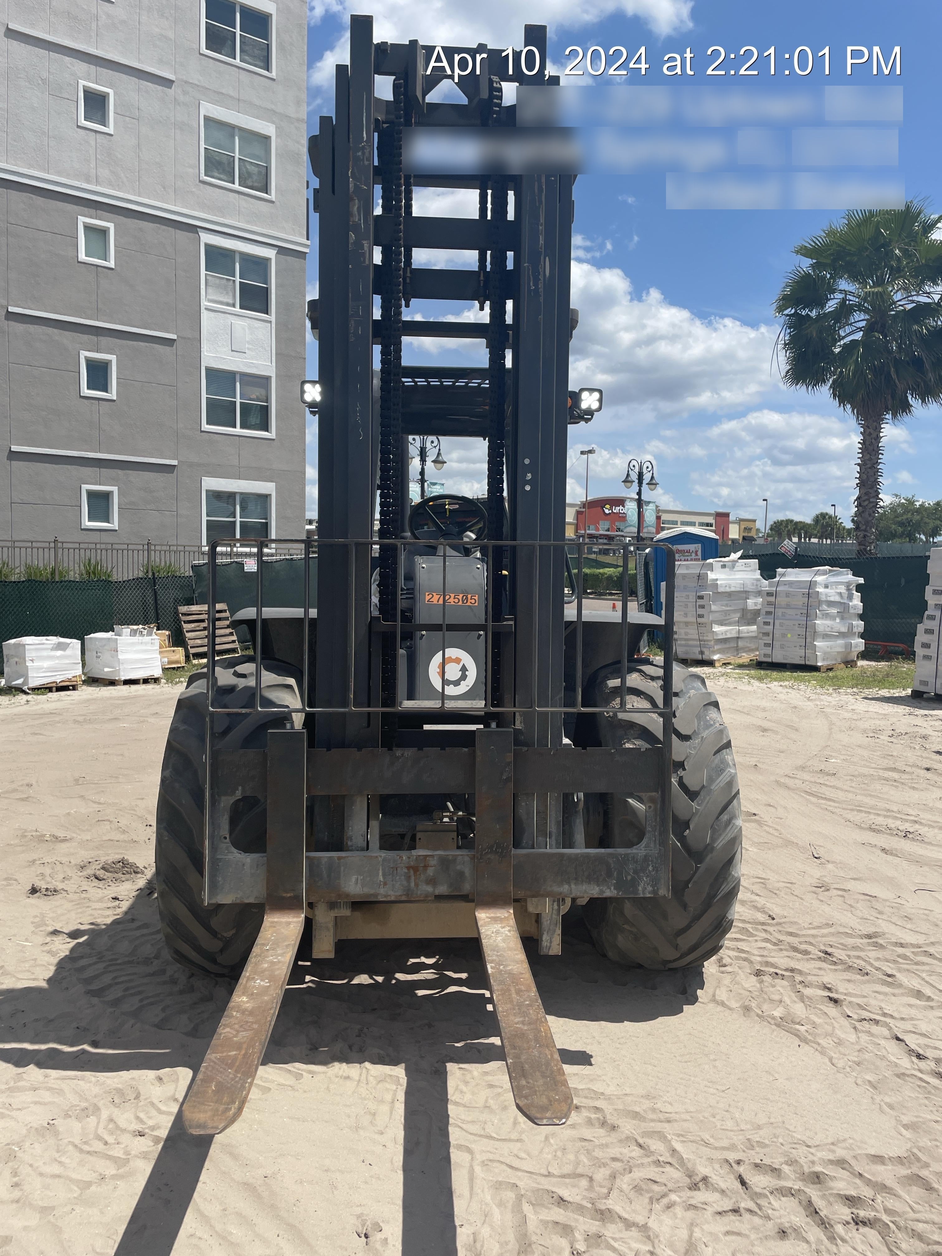 2023 CASE 588H