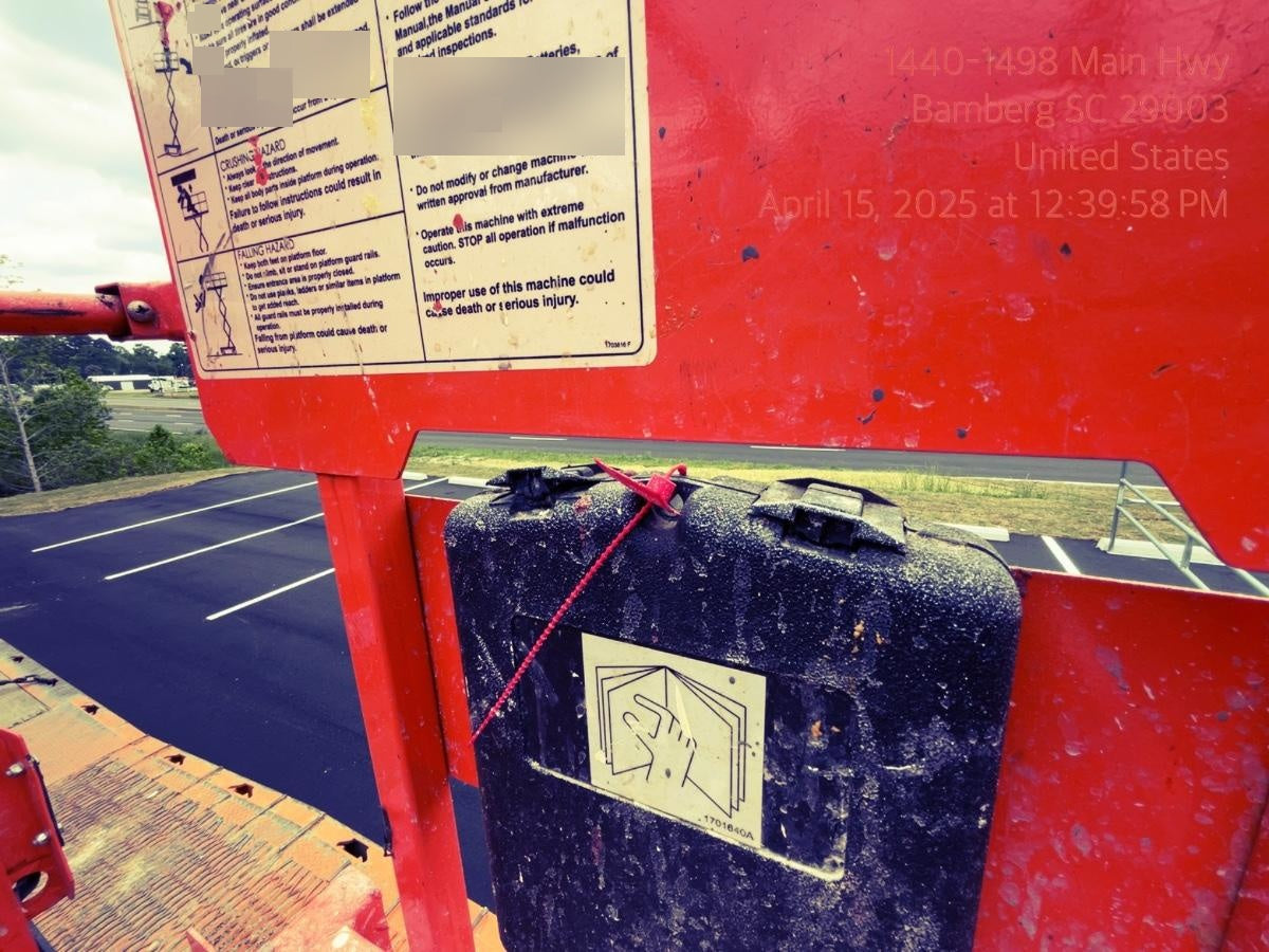 2023 JLG ES1932