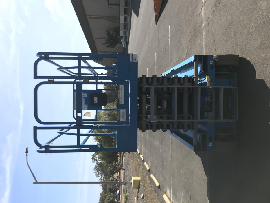 2019 Genie GS-4047 Folding rails with half height swing gate, 800W Inverter