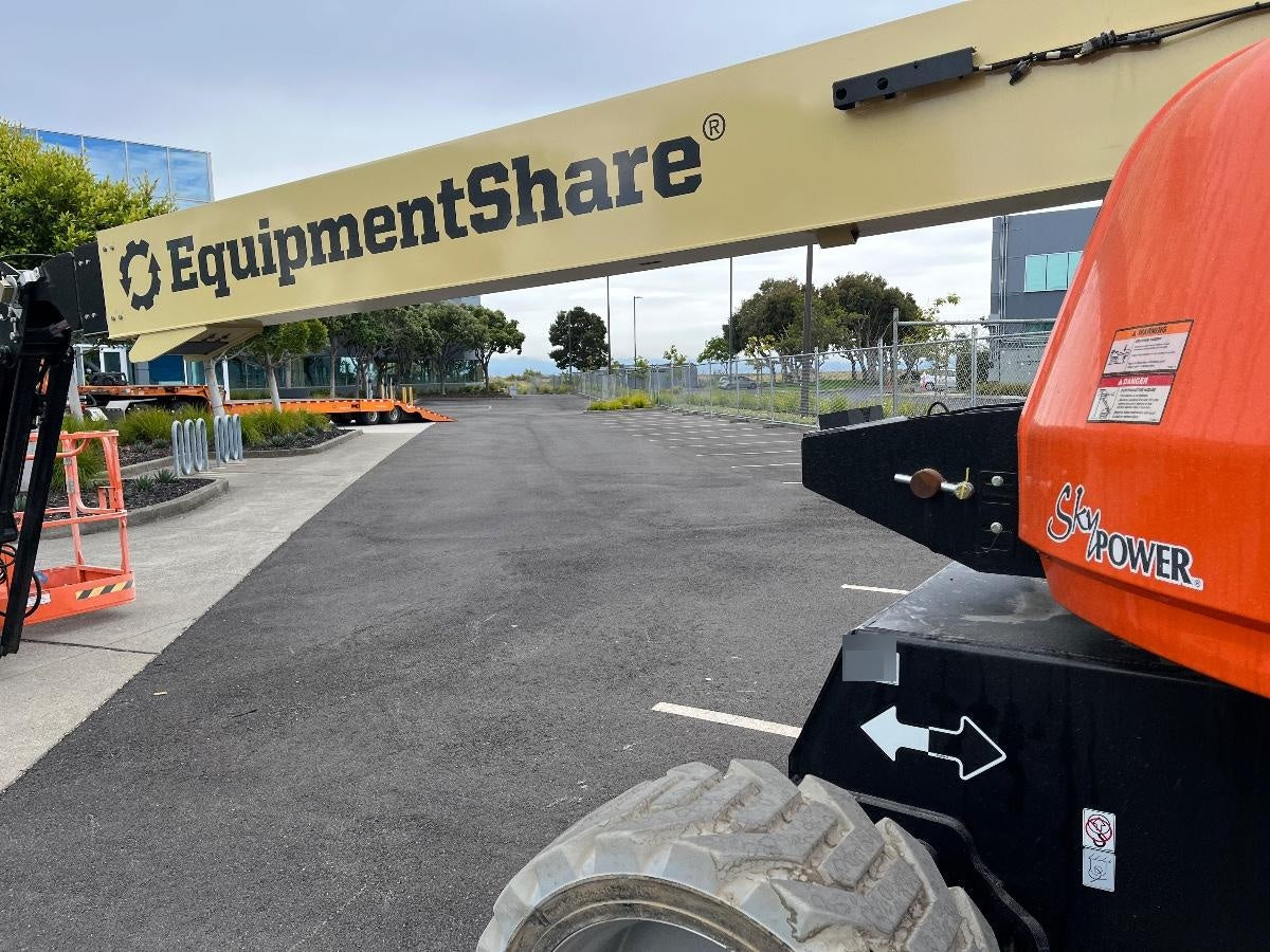2025 JLG 660SJ