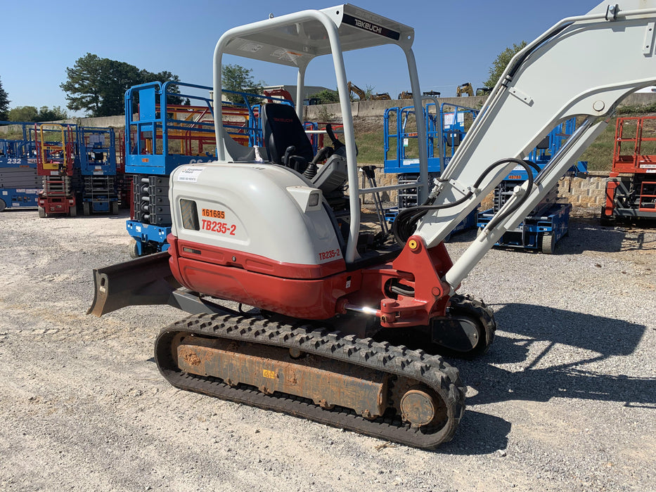 2021 TAKEUCHI TB235-2R