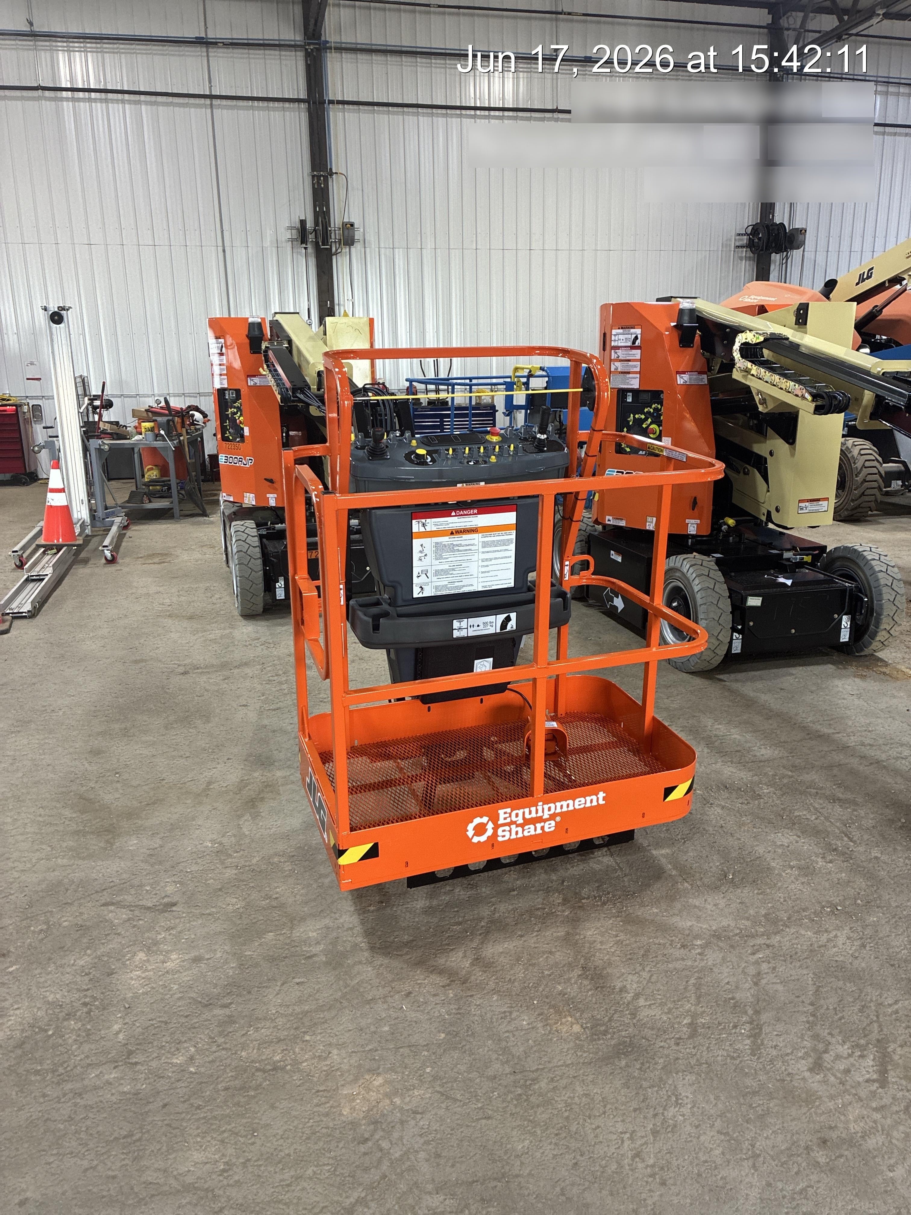 2026 JLG E300AJP