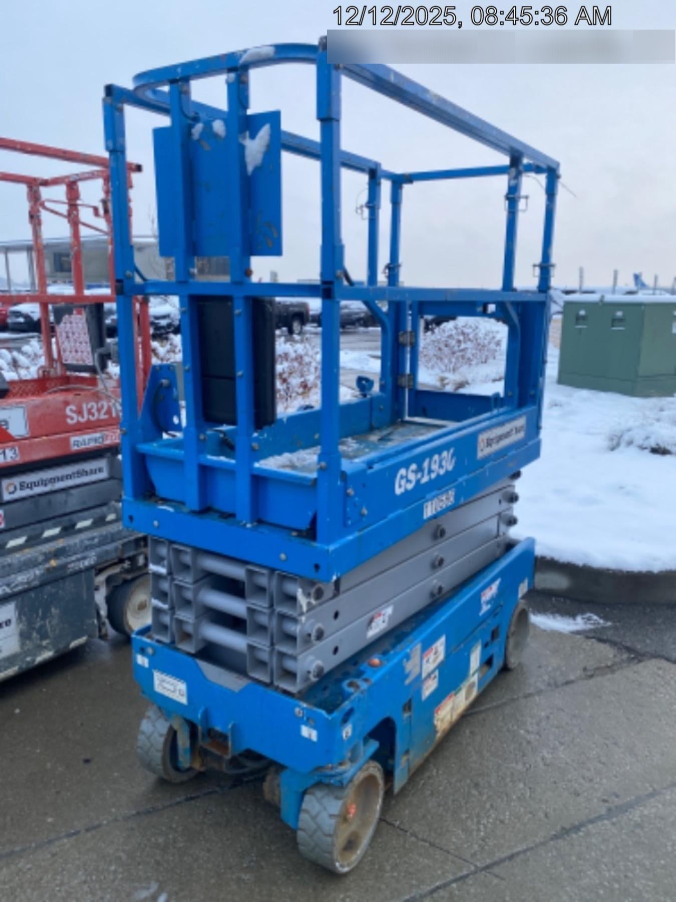 2020 Genie GS-1930 Solid Non Marking Tires, Beacon, Folding rails with half height swing gate, 800W Inverter