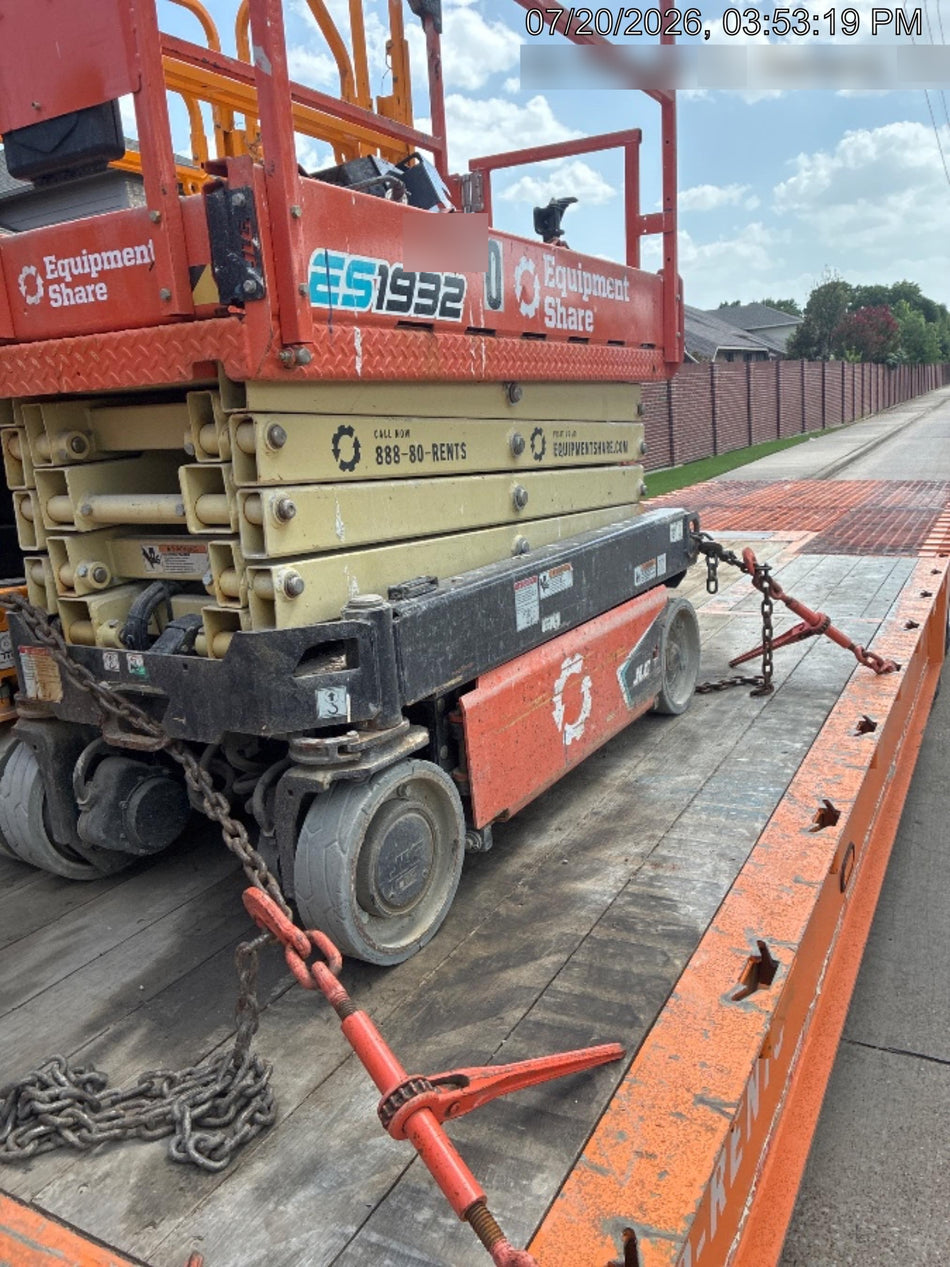 2022 JLG ES1932