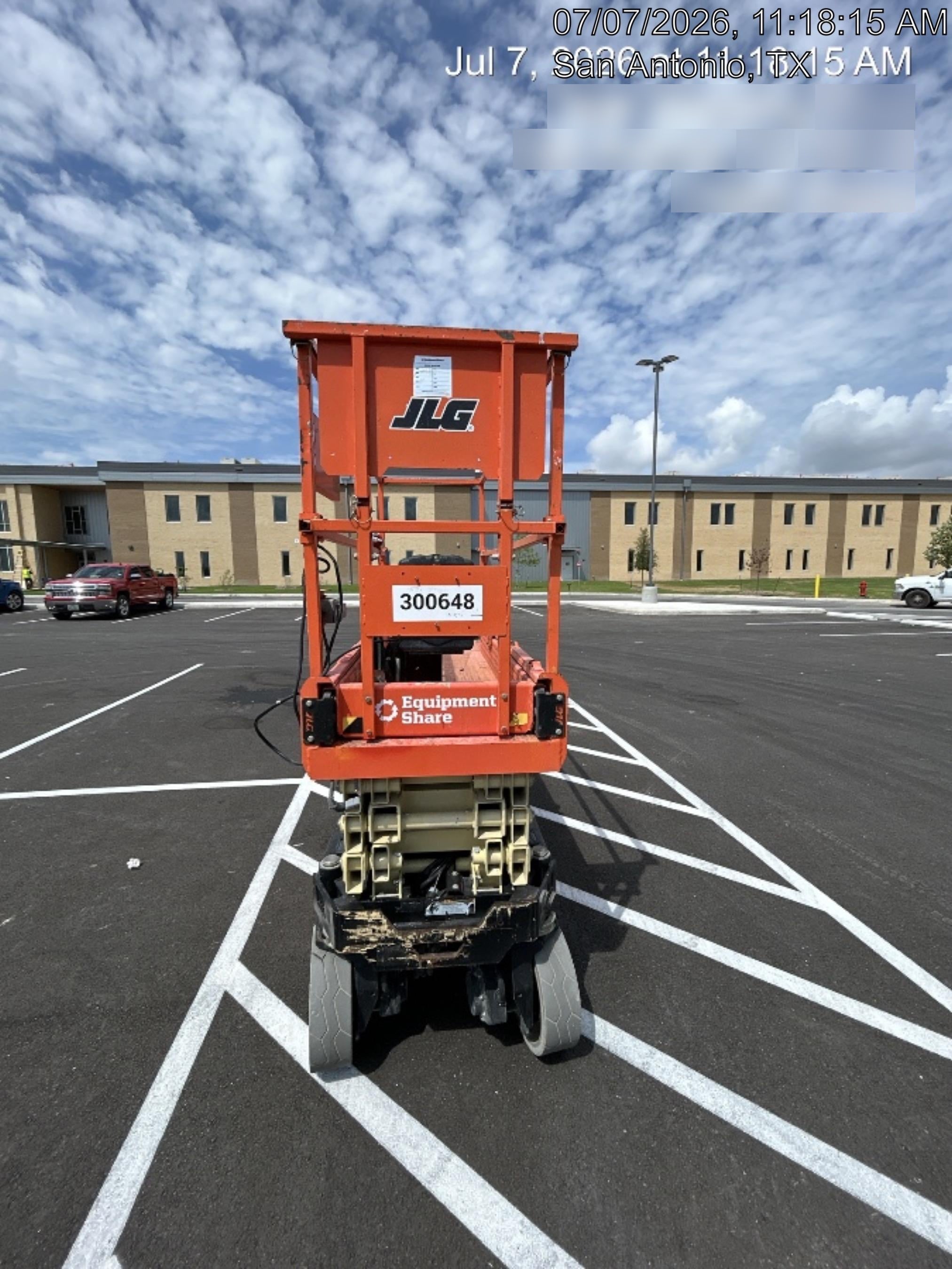 2023 JLG ES2632