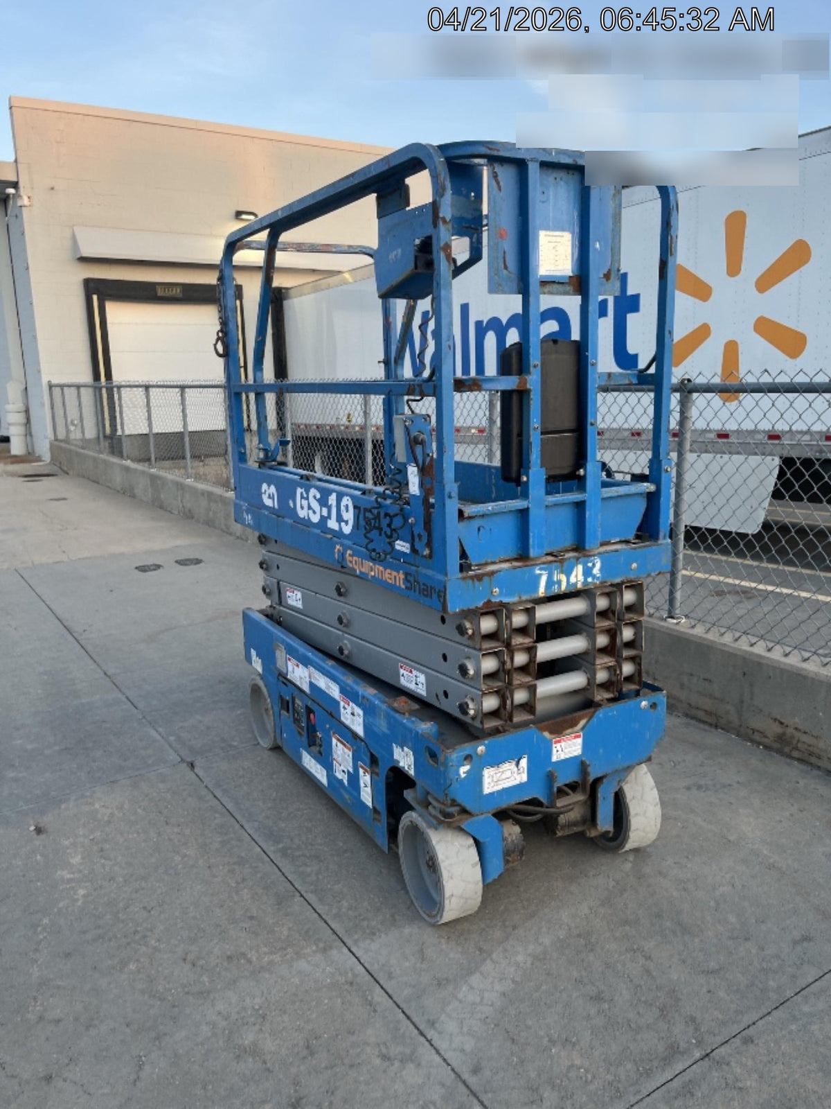2017 Genie GS-1930 Genie GS-1930 Lift w/Fixed Rail and Chain Entry