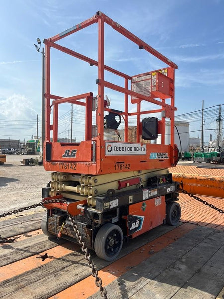 2021 JLG ES1330L