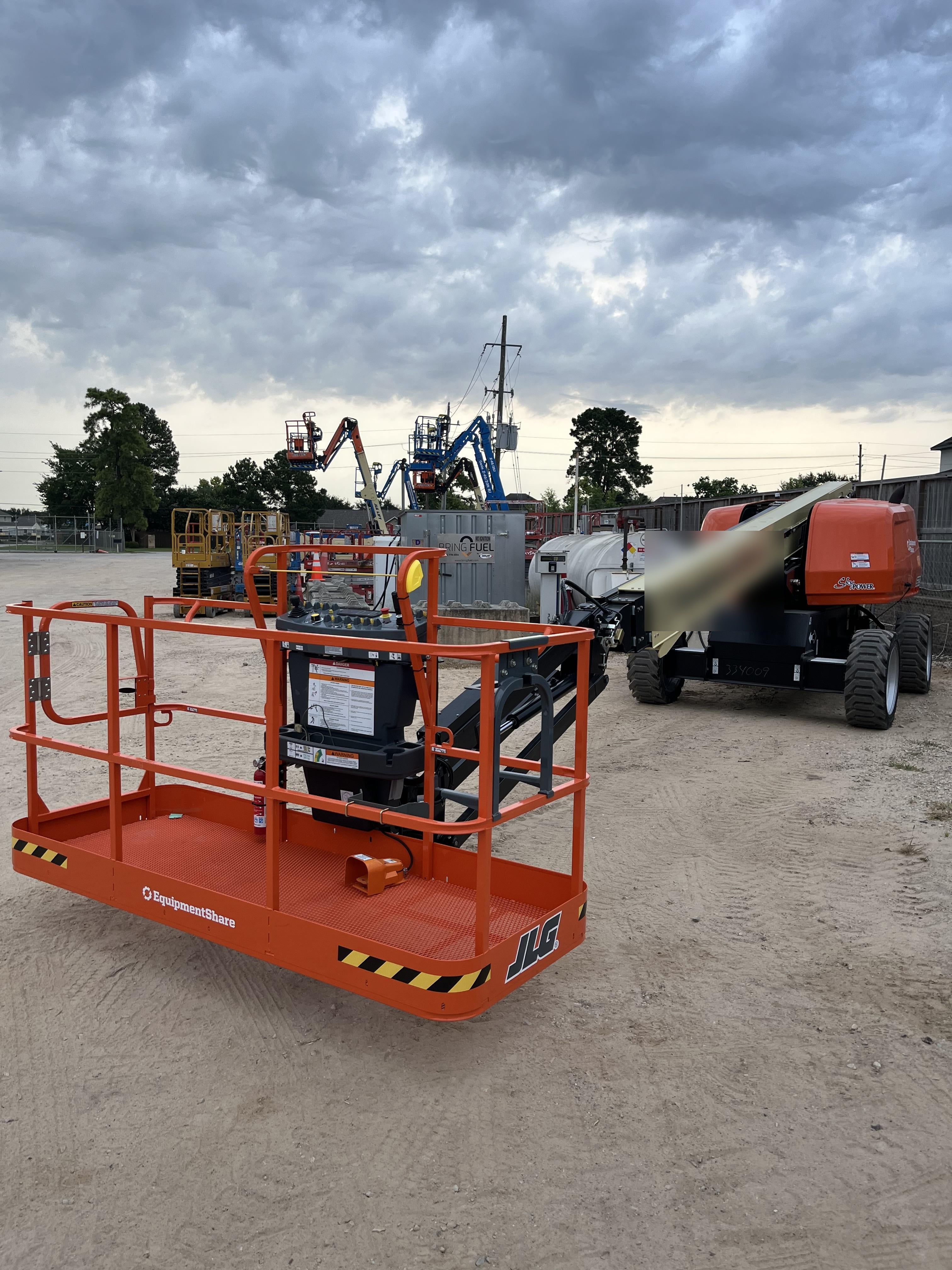 2025 JLG 660SJ