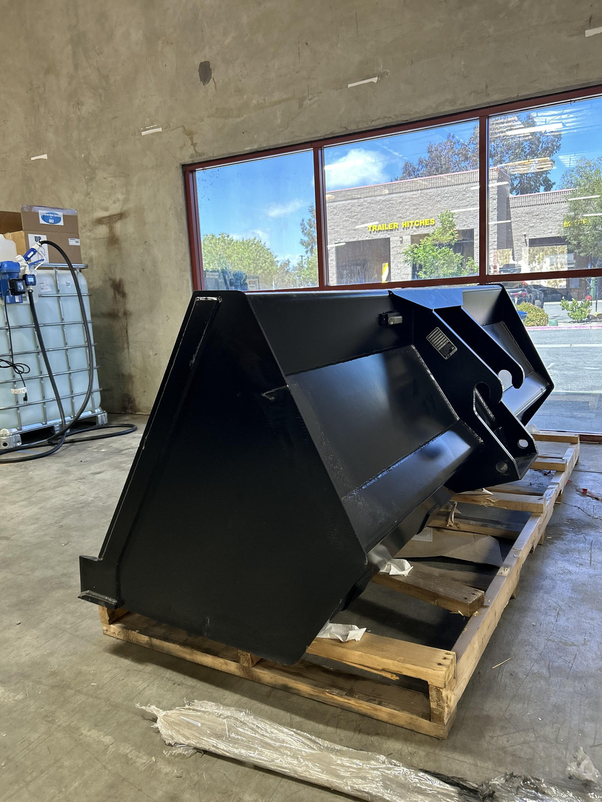 2025 JLG 1001100823