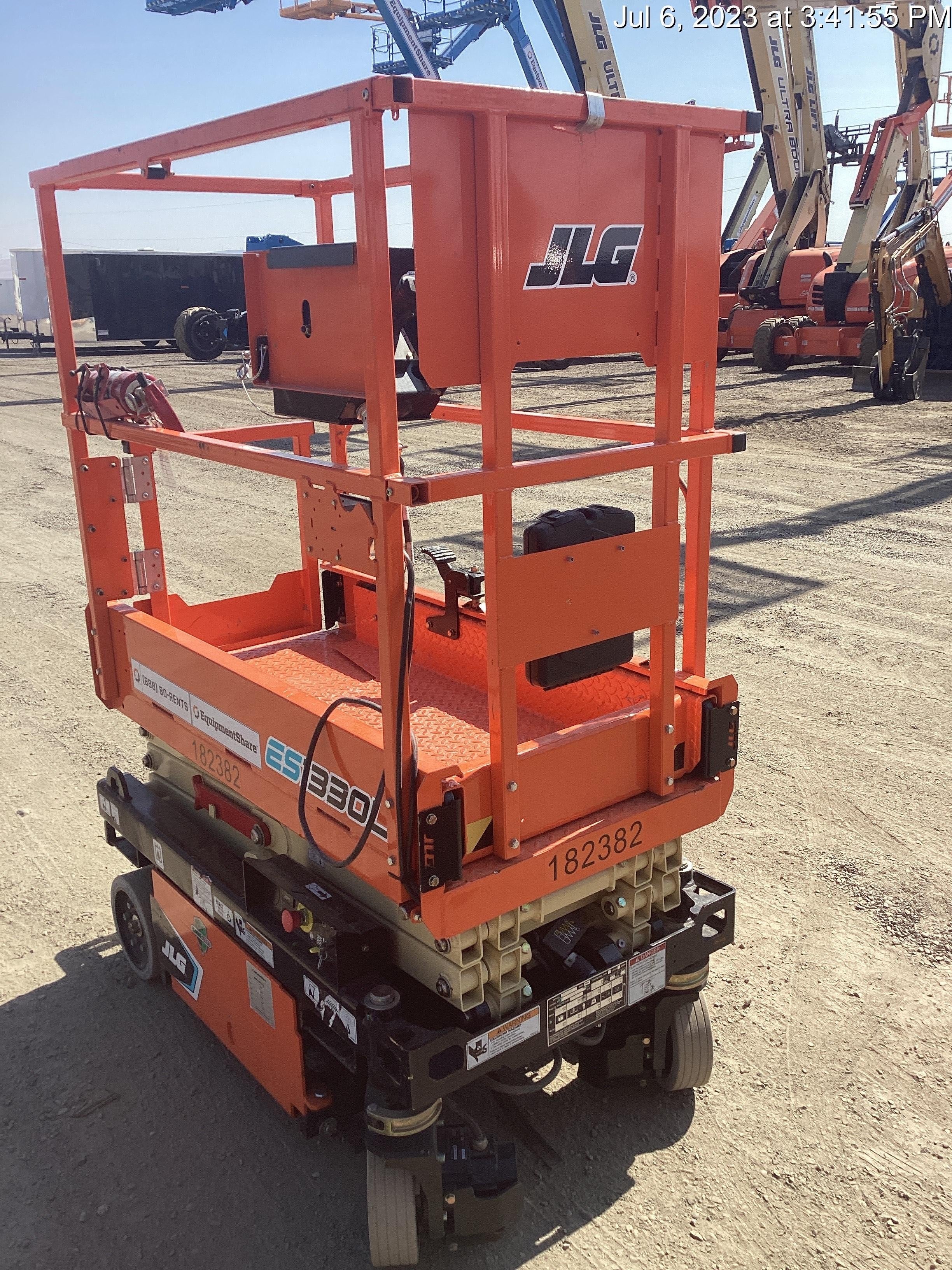 2021 JLG ES1330L
