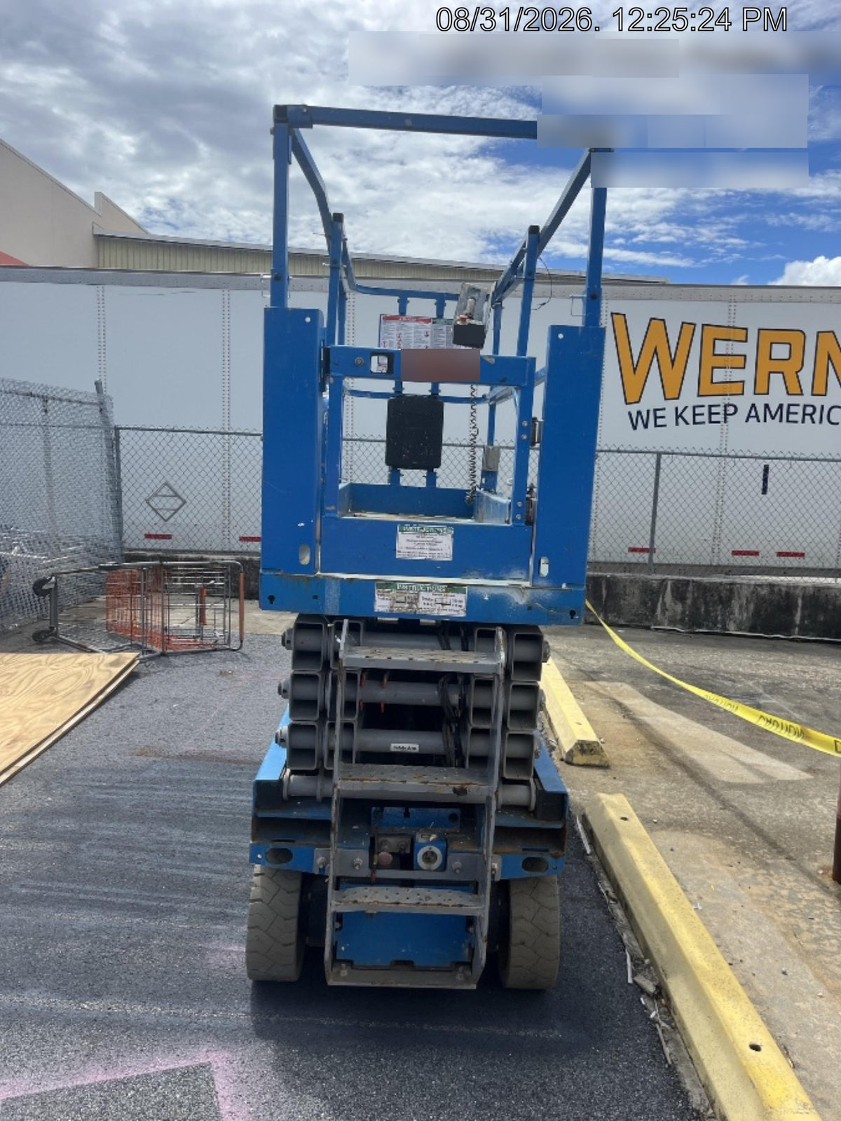 2019 Genie GS-2632 Folding rails with half height swing gate
