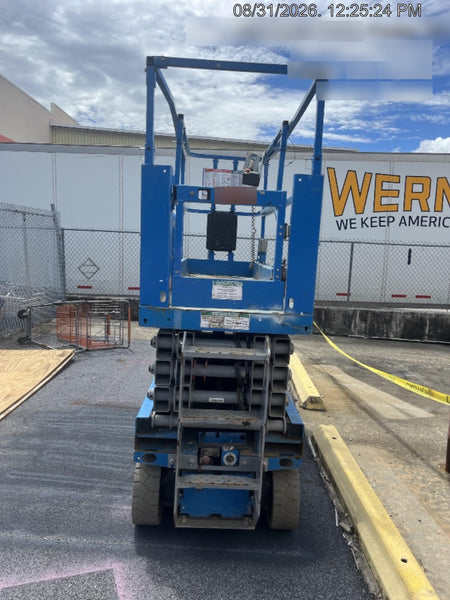 2019 Genie GS-2632 Folding rails with half height swing gate