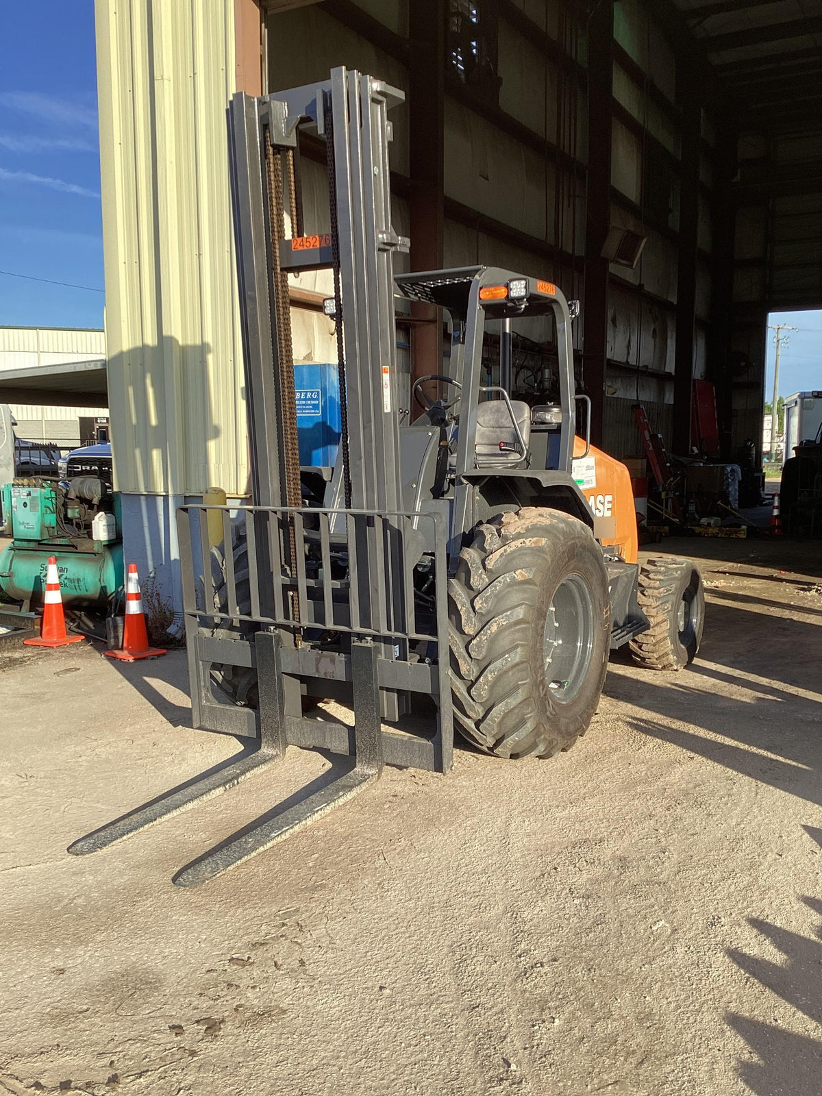 2022 CASE 586H