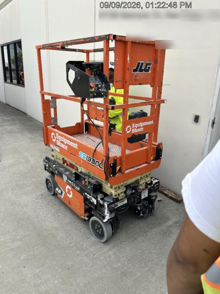2022 JLG ES1330L