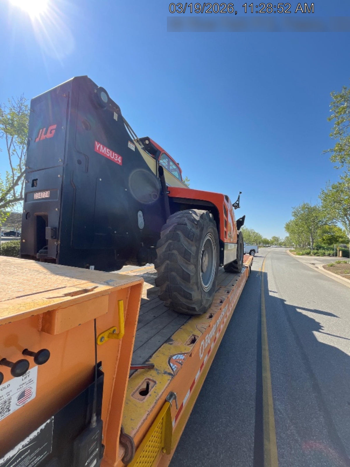 2022 JLG 1075