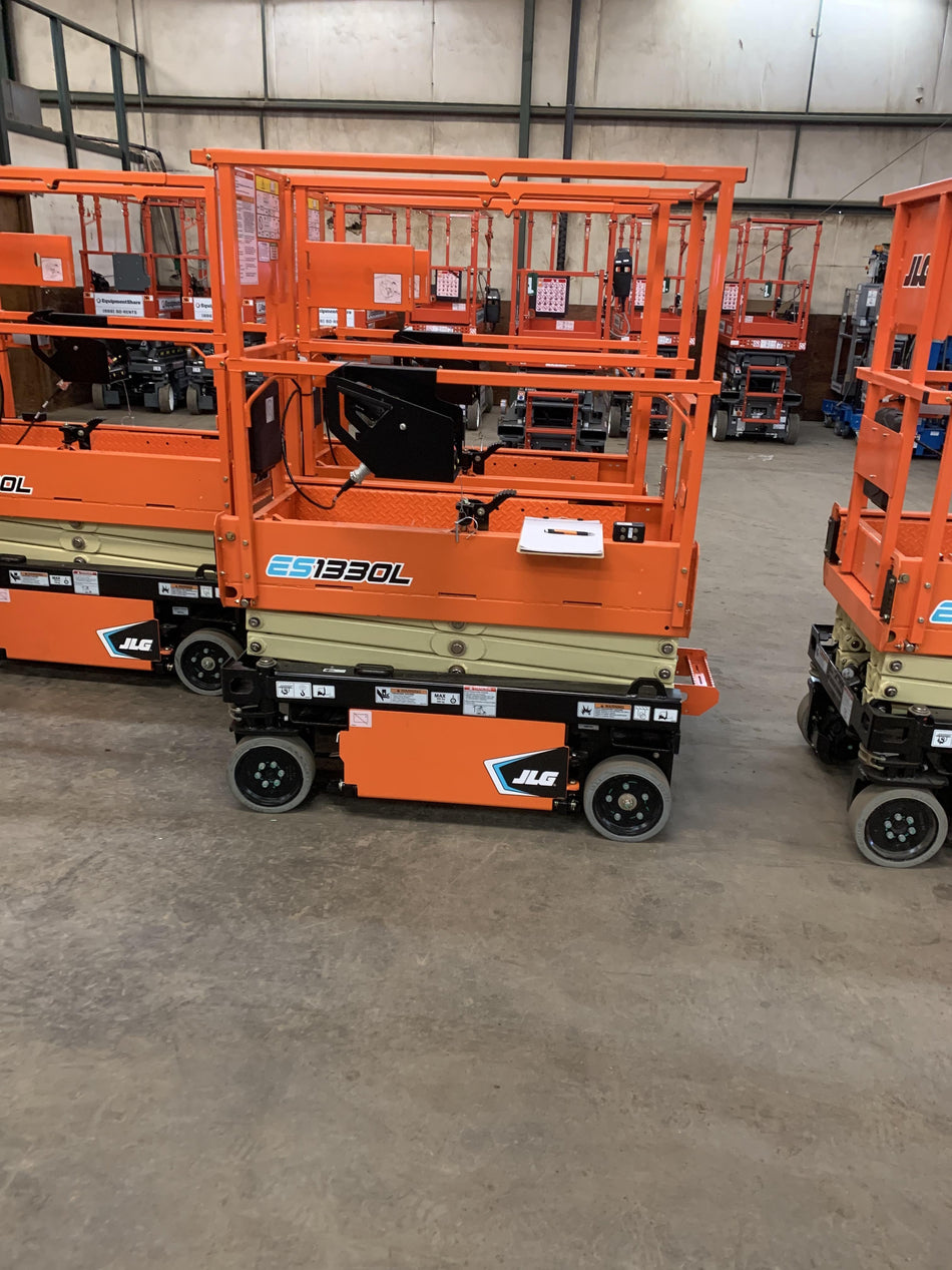 2021 JLG ES1330L