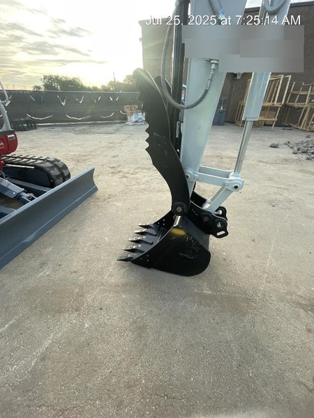 2025 TAKEUCHI 24" Bucket Takeuchi