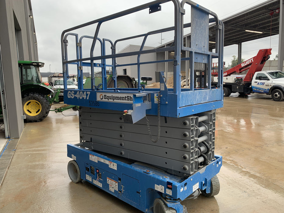 2019 Genie GS-4047 Folding rails with half height swing gate