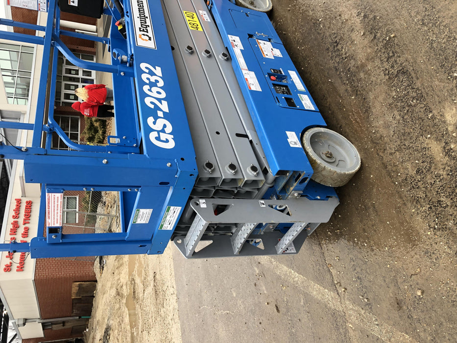 2019 Genie GS-2632 Folding rails with half height swing gate