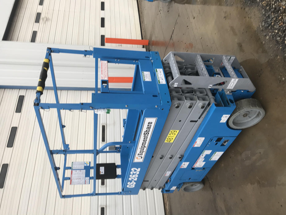 2019 Genie GS-2632 Folding rails with half height swing gate