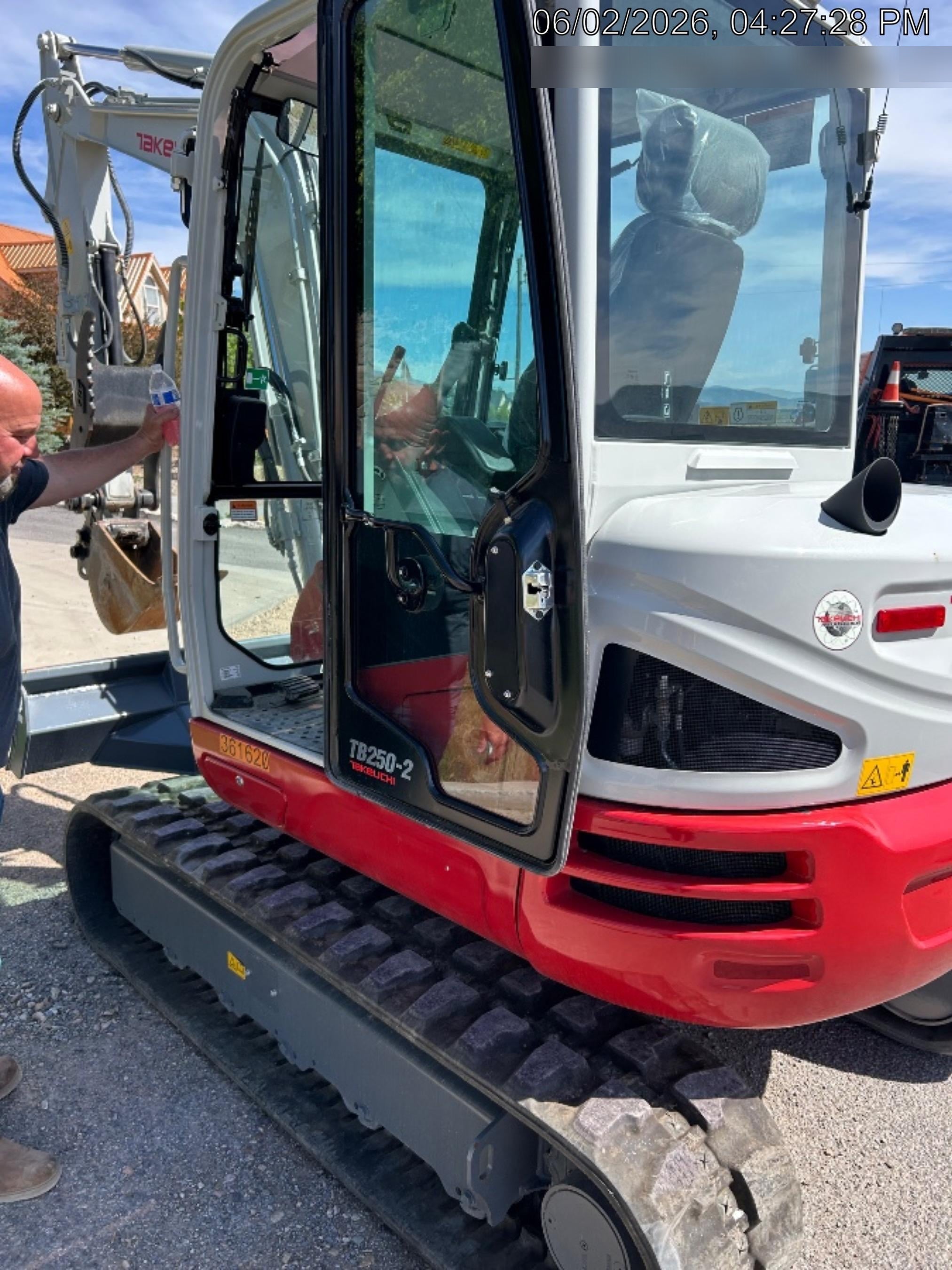 2023 TAKEUCHI TB250-2C