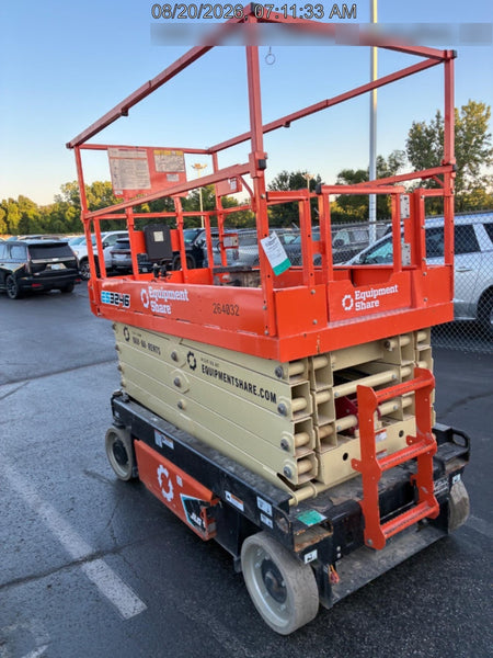 2022 JLG ES3246
