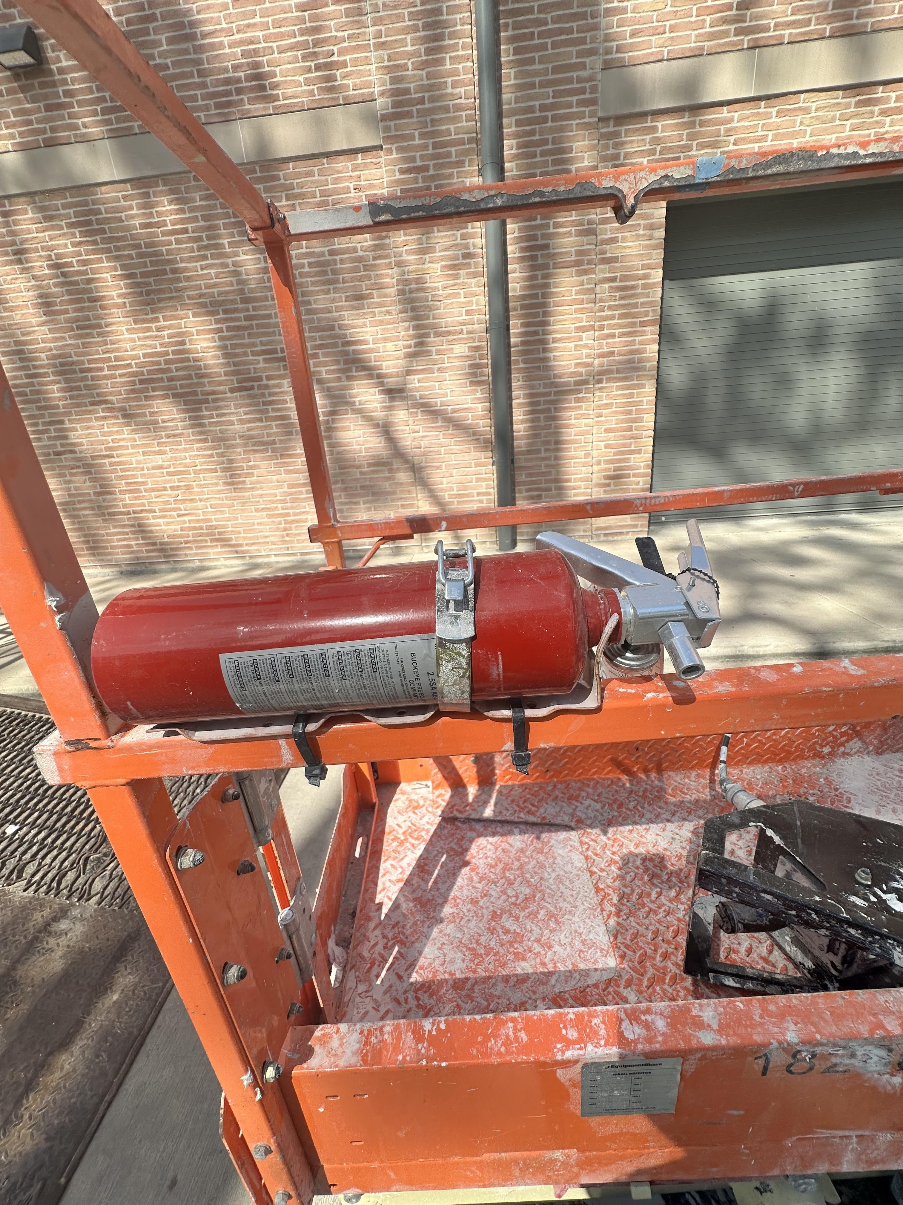 2021 JLG ES1330L