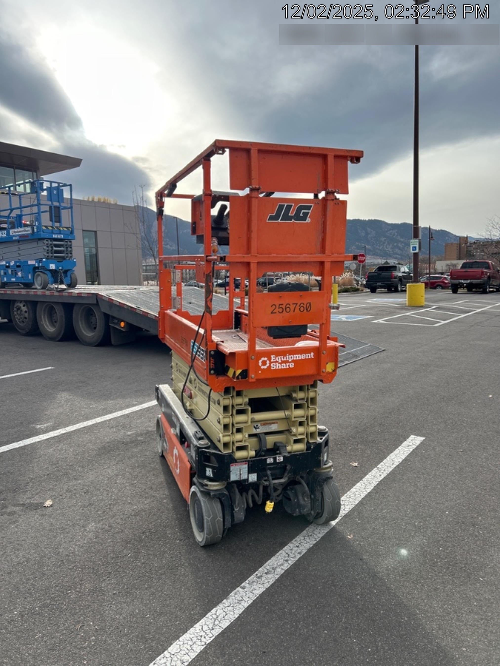 2022 JLG ES1932