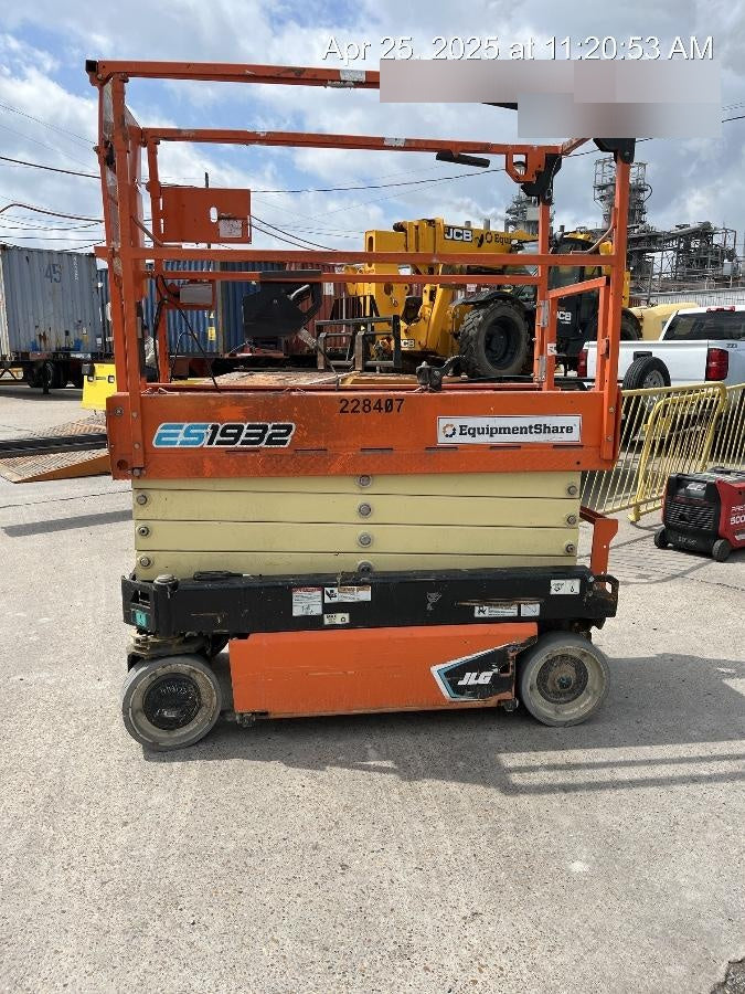 2022 JLG ES1932