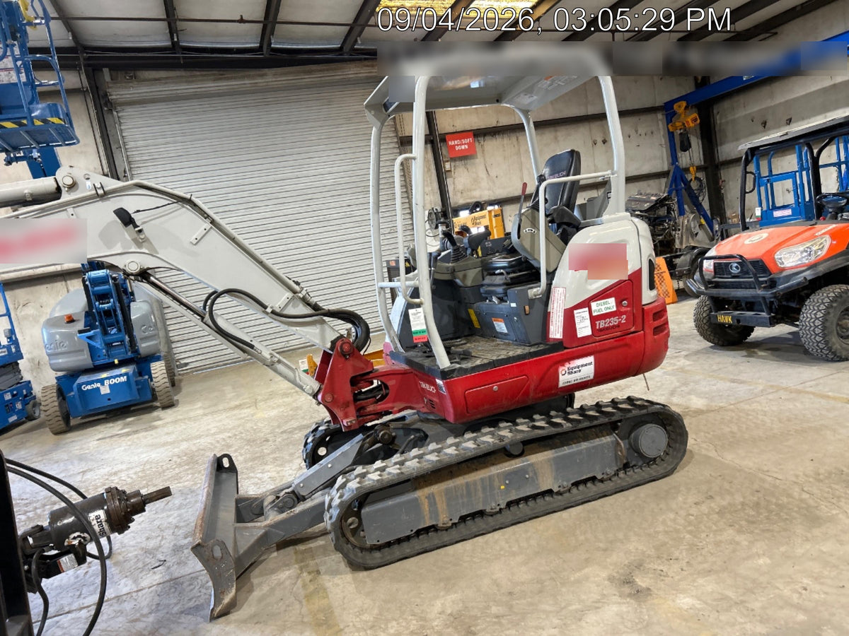 2023 TAKEUCHI TB235-2R