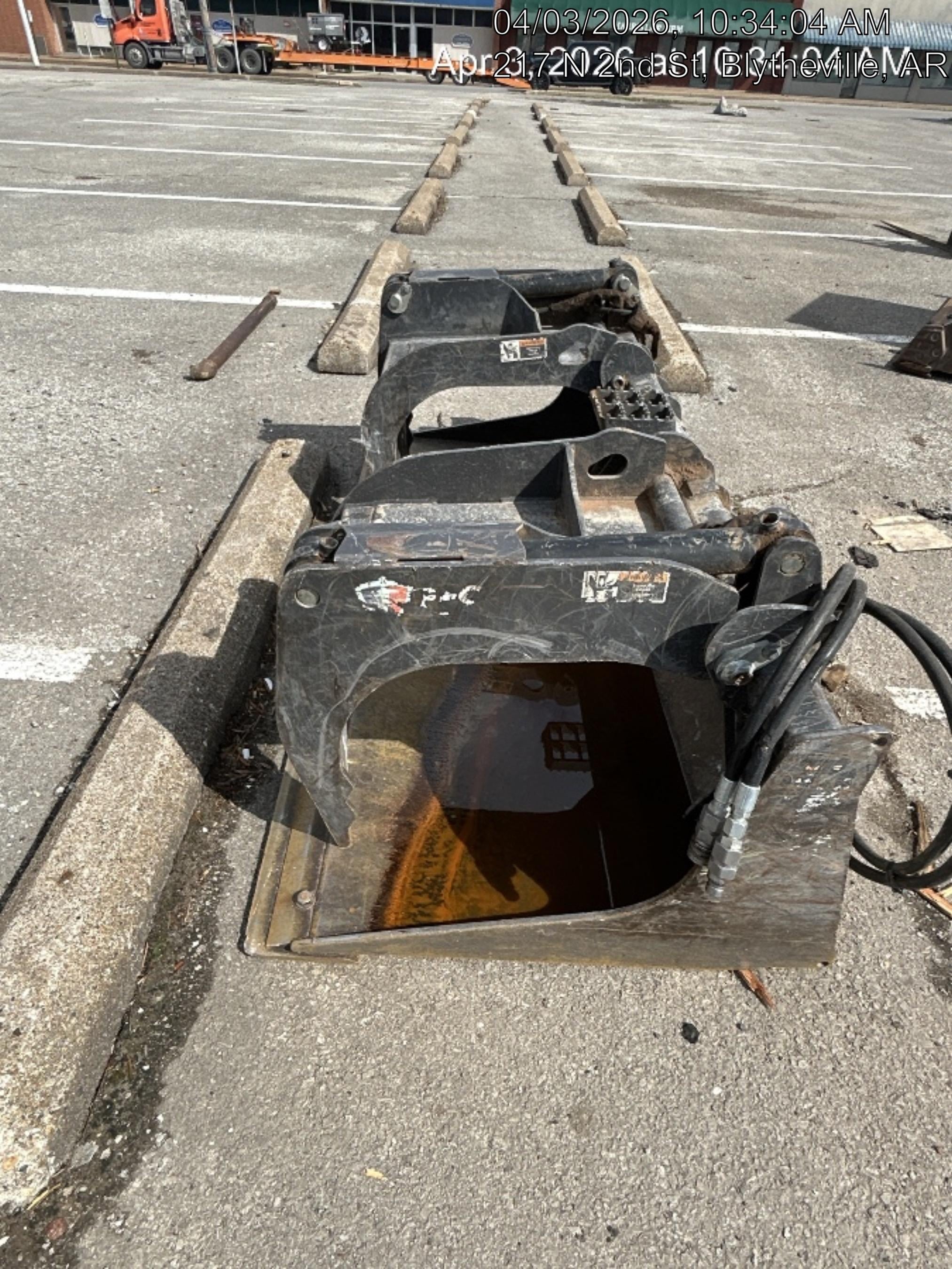 2019 PALADIN 76" Scrap Grapple Bucket - Paladin