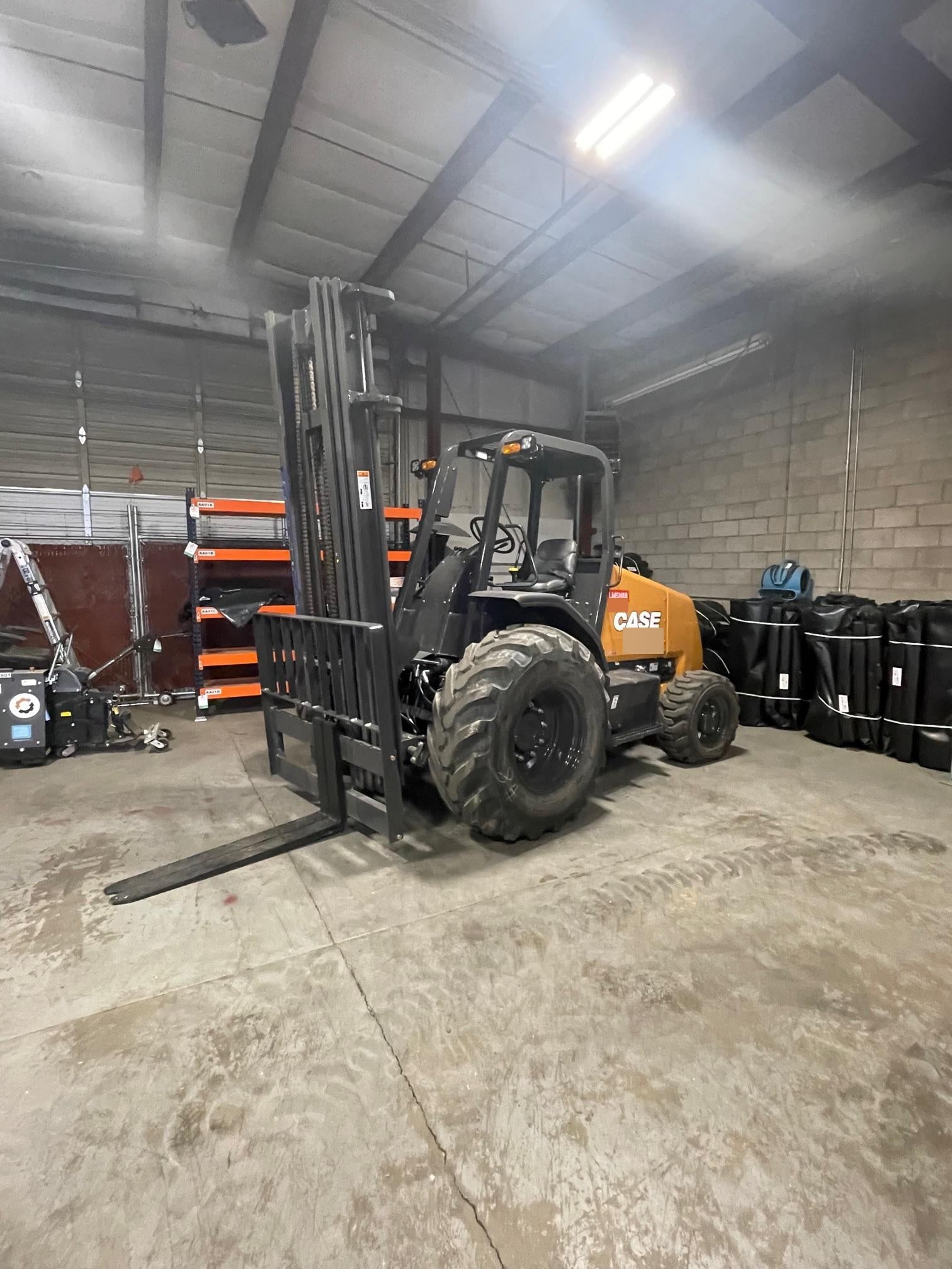 2023 CASE 588H