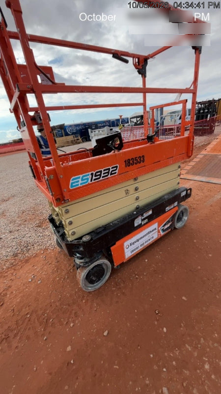 2021 JLG ES1932