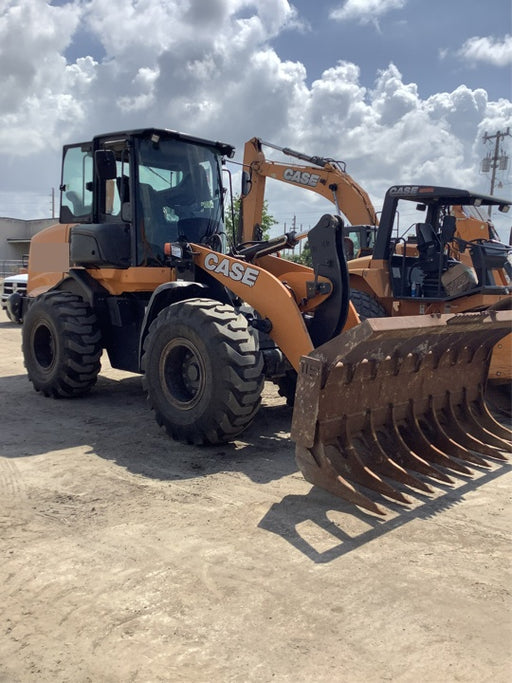 2018 Case 621G CLOSED CAB, JRB 416 STYLE HYD COUPLER