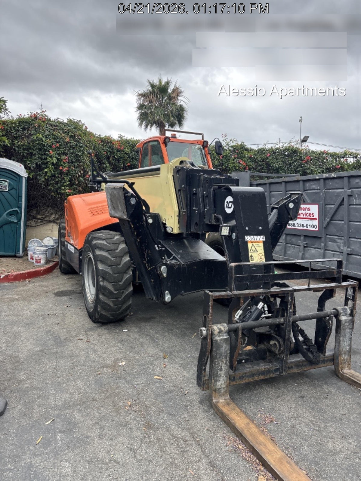 2022 JLG 1075
