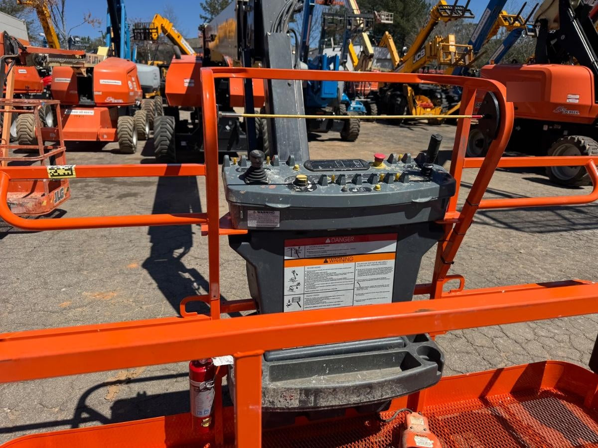 2023 JLG 860SJ