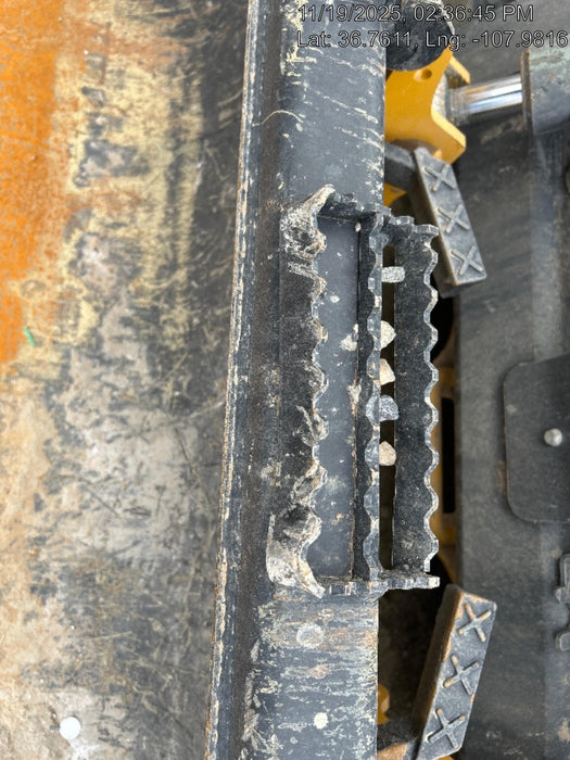 2025 JOHN DEERE 72" Skid Loader Bucket - John Deere C72