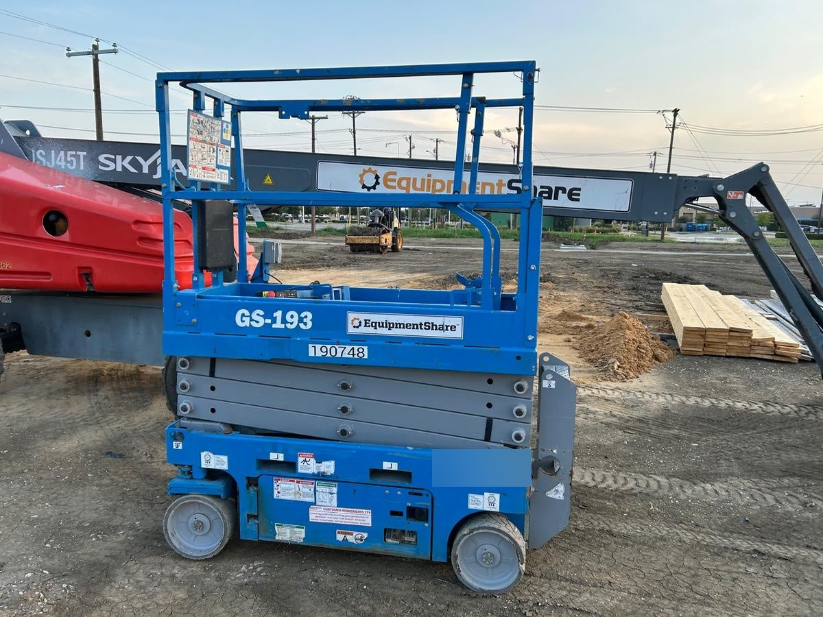 2021 GENIE GS-1932