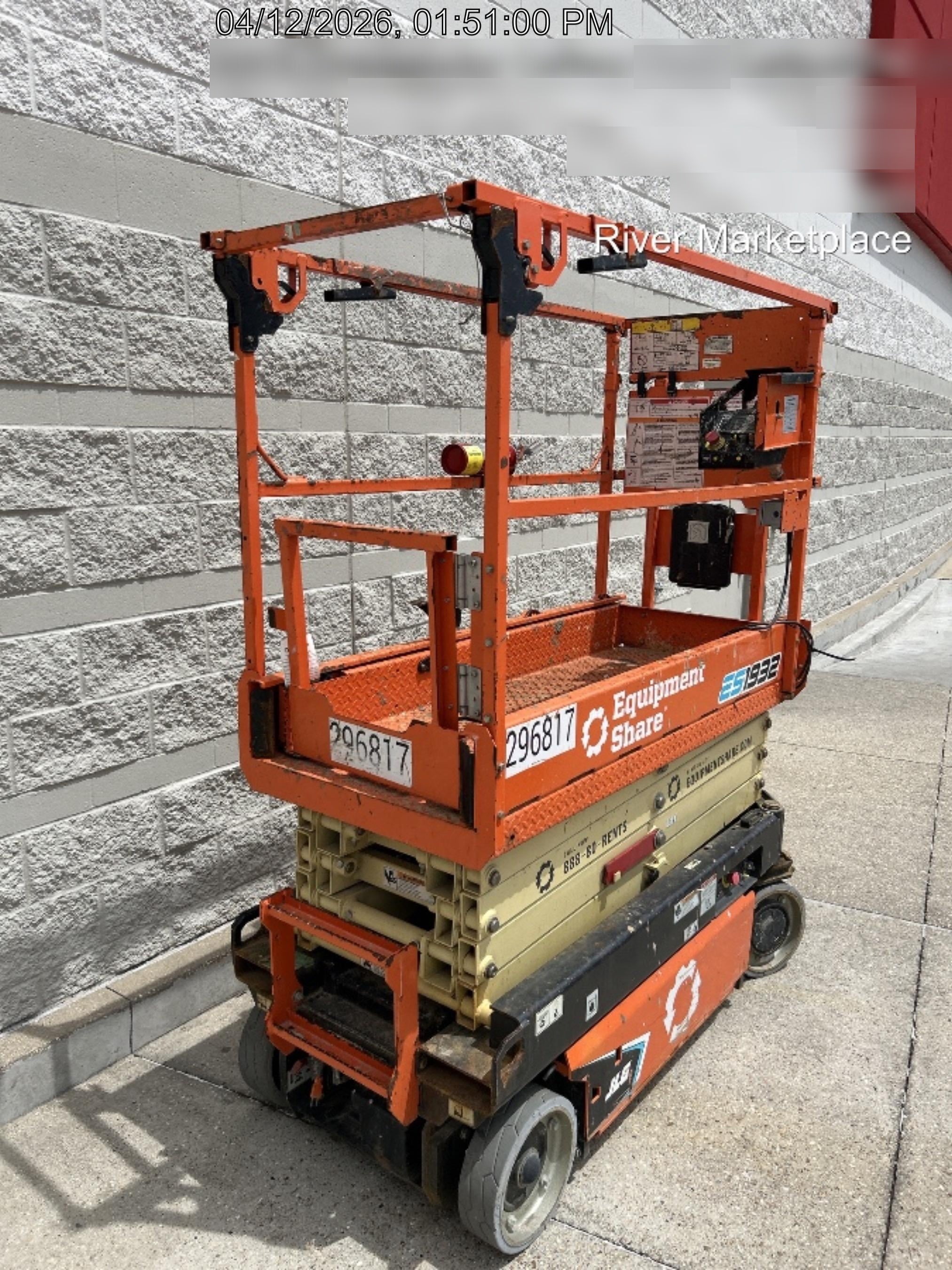 2023 JLG ES1932